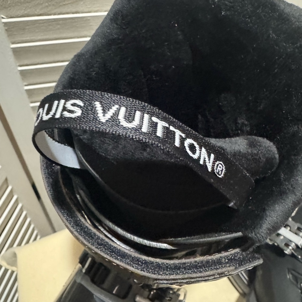 SOLD
Louis Vuitton Limited Edition Heated Ski Boots - Picture 5 of 16